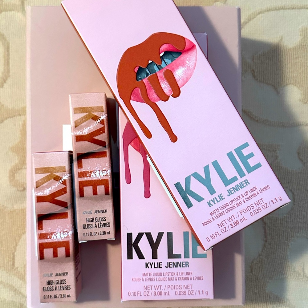 KYLIE COSMETICS lipstick & lip gloss set
